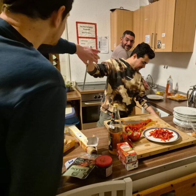 Der letzte Post ist ja schon etwas länger her, deshalb kommt hier ein Lebenszeichen! Wir treffen uns weiterhin jeden Montag - mit oder ohne Social Media. Heute gab's Pizza zum selbst belegen 😋